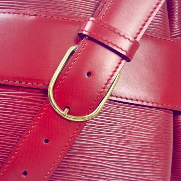 Authentic Louis Vuitton EPI Sac D’épaule Shoulder Bag Red Leather. - Picture 8 of 17
